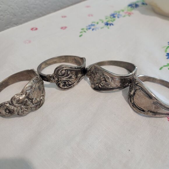 ANTIQUE Set of 4 Silver Plate Filigree Napkin Rings No Monogram Victorian Romanc - Picture 8 of 9